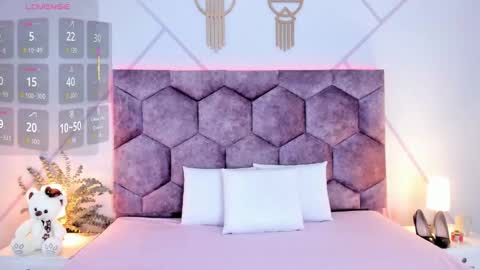 _aurora_collins_ online show from 02/04/26, 12:22