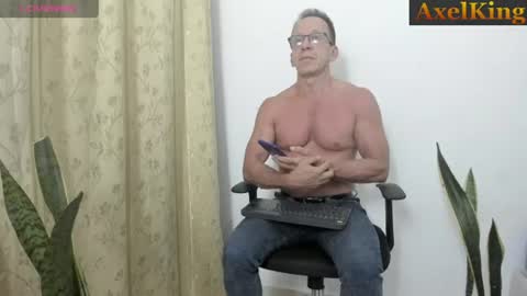 Snapshot of _axelking1_ chatting on 07/14/26, 01:52 Axel online show from 07/14/26, 01:52