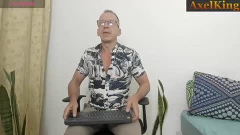 Snapshot of _axelking1_ chatting on 07/16/26, 11:38 Axel online show from 07/16/26, 11:38