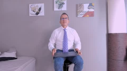 _axelking_ online show from 10/20/25, 11:43