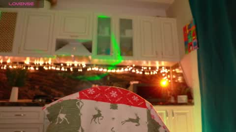 Olivia online show from 12/12/24, 03:21