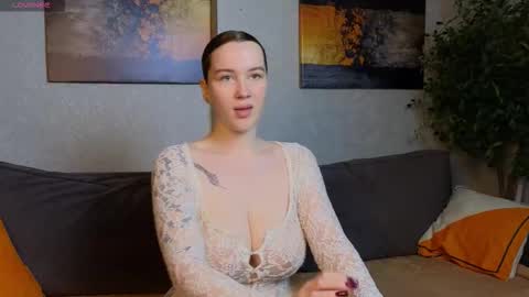 Snapshot of _b00bss_ chatting on 11/22/25, 09:19 Jess online show from 11/22/25, 09:19