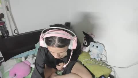 _baby_vi online show from 12/17/25, 06:14