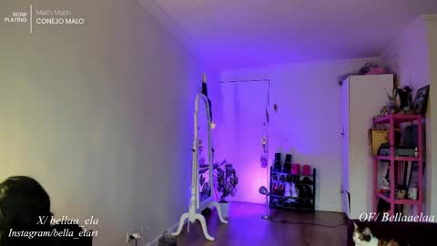 Snapshot of _bellaela chatting on 02/21/25, 10:48 Ella online show from 02/21/25, 10:48