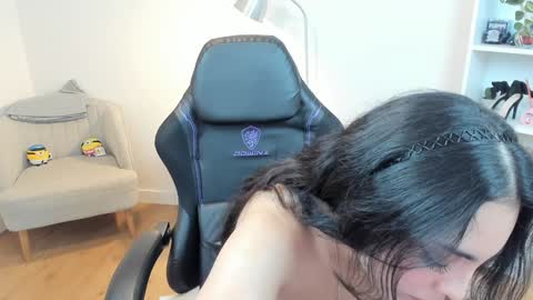 Bella Evans online show from 01/27/25, 12:05