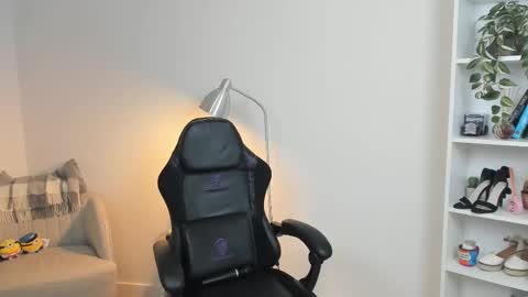 Bella Evans online show from 02/14/25, 12:03