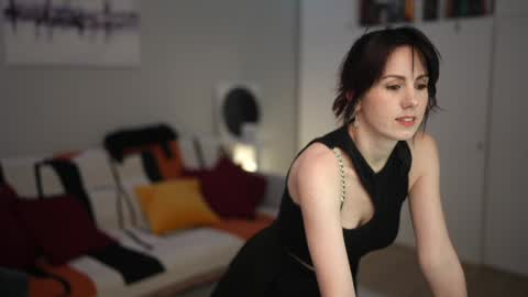 Lili online show from 11/04/25, 11:42