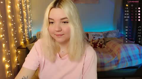 Snapshot of _blonde_barbie_ chatting on 01/13/25, 10:35 Elizabeth online show from 01/13/25, 10:35