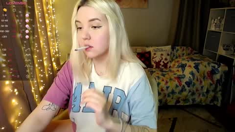 Snapshot of _blonde_barbie_ chatting on 01/17/25, 10:11 Elizabeth online show from 01/17/25, 10:11