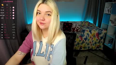 Snapshot of _blonde_barbie_ chatting on 01/18/25, 06:34 Elizabeth online show from 01/18/25, 06:34