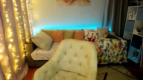 Snapshot of _blonde_barbie_ chatting on 01/22/25, 03:40 Elizabeth online show from 01/22/25, 03:40