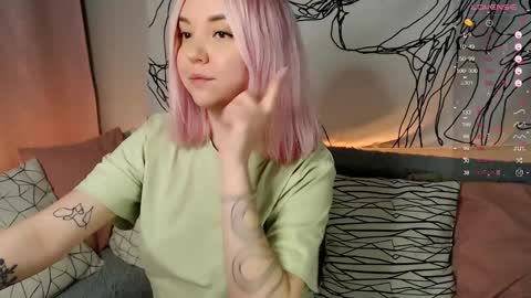 Snapshot of _blonde_barbie_ chatting on 03/04/25, 09:11 Elizabeth online show from 03/04/25, 09:11