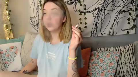 Snapshot of _blonde_barbie_ chatting on 10/13/25, 08:47 Elizabeth online show from 10/13/25, 08:47