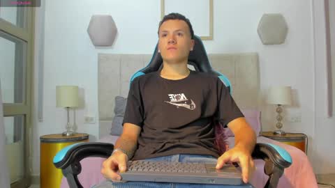 Snapshot of _blowsex_ chatting on 04/16/26, 12:39 _blowsex_ online show from 04/16/26, 12:39