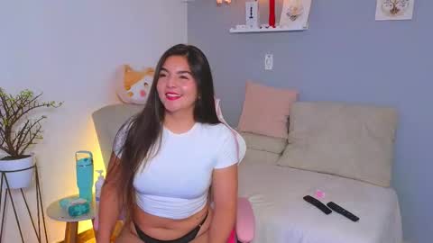 Snapshot of _bonnie_1 chatting on 12/17/25, 12:49 Bonnie online show from 12/17/25, 12:49