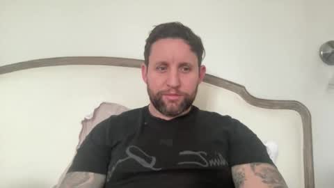 Snapshot of _british_hung_ chatting on 02/12/26, 01:17 UK BigThick Cock online show from 02/12/26, 01:17