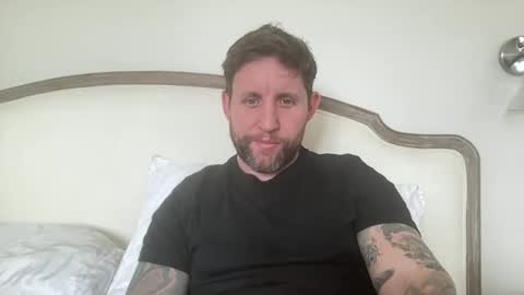 Snapshot of _british_hung_ chatting on 04/16/26, 11:00 UK BigThick Cock online show from 04/16/26, 11:00