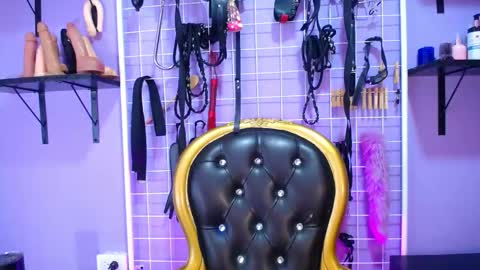 Bella online show from 10/10/25, 02:10