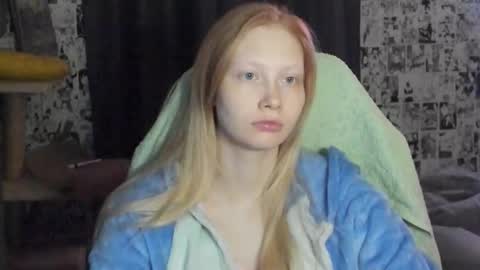 Snapshot of _caramel_milk_ chatting on 11/29/25, 03:31 Merlizz online show from 11/29/25, 03:31