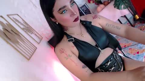 Caroline online show from 12/19/25, 07:04