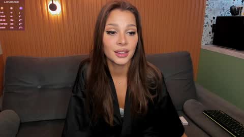 Snapshot of _catchmeifyoucan chatting on 01/19/25, 05:28 Angela online show from 01/19/25, 05:28