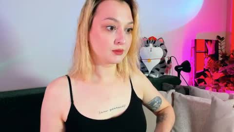 Snapshot of _ccrystaa_ chatting on 05/30/26, 10:12 Christina Chris online show from 05/30/26, 10:12