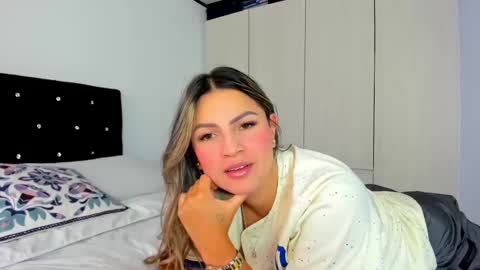 Snapshot of _cereza_ chatting on 02/24/25, 08:14 Bella online show from 02/24/25, 08:14