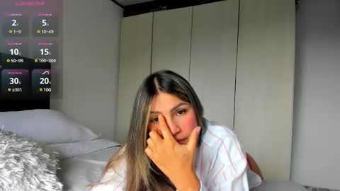 Snapshot of _cereza_ chatting on 03/01/25, 09:04 Bella online show from 03/01/25, 09:04