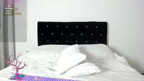 Snapshot of _cereza_ chatting on 10/17/25, 09:17 Bella online show from 10/17/25, 09:17