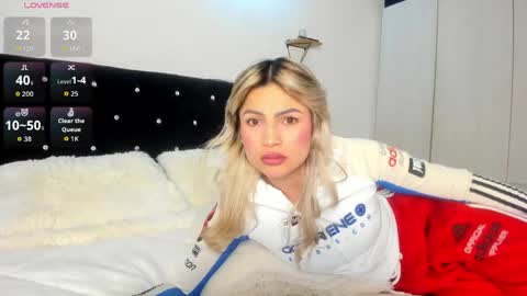 Snapshot of _cereza_ chatting on 05/04/26, 02:40 Bella online show from 05/04/26, 02:40