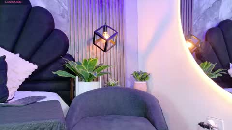 _charlotte_queen_ online show from 05/12/26, 01:19