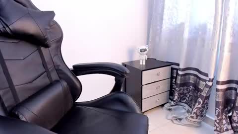 _charlottedavis online show from 02/13/25, 03:56