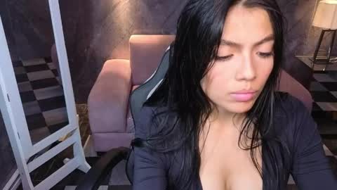 _charlottee_b online show from 05/29/26, 01:47