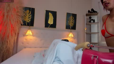 _cinnamon_star online show from 12/19/25, 12:12