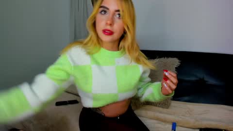  Chloe  online show from 12/10/24, 02:16