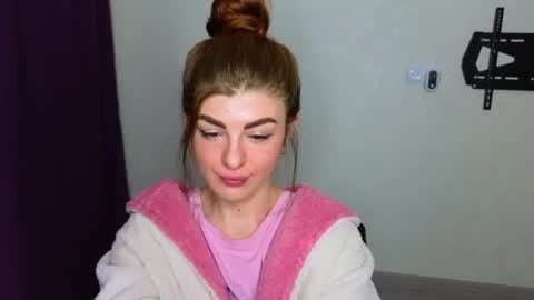 Snapshot of _comefeelme_ chatting on 02/06/25, 03:06 D online show from 02/06/25, 03:06