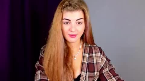 Snapshot of _comefeelme_ chatting on 10/19/25, 04:57 D online show from 10/19/25, 04:57