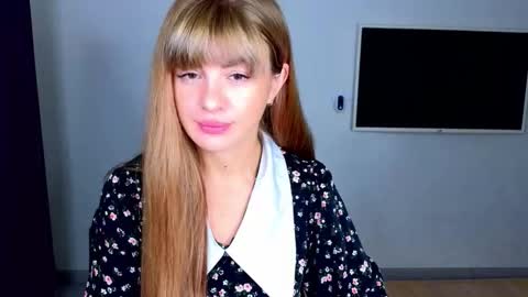 Snapshot of _comefeelme_ chatting on 10/21/25, 02:45 D online show from 10/21/25, 02:45