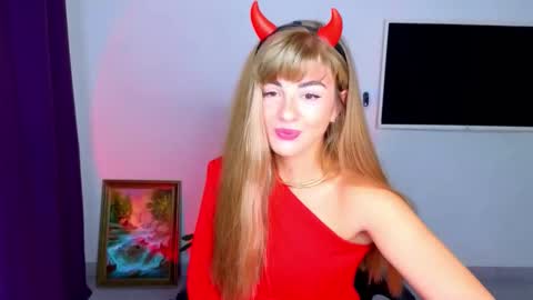 Snapshot of _comefeelme_ chatting on 10/31/25, 06:20 D online show from 10/31/25, 06:20