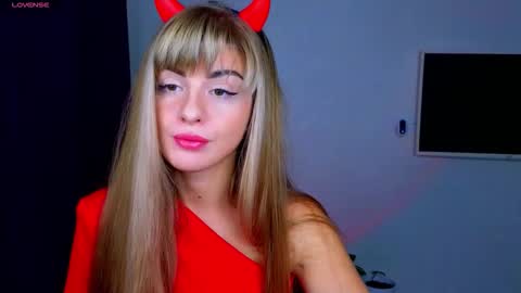 Snapshot of _comefeelme_ chatting on 11/01/25, 05:37 D online show from 11/01/25, 05:37