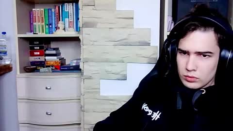 _crise_next_door_ online show from 10/06/25, 02:58