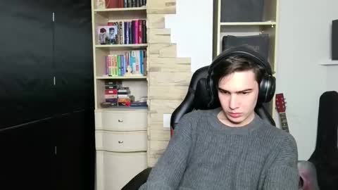 _crise_next_door_ online show from 10/30/25, 05:02