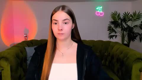 Erika online show from 09/11/25, 01:33