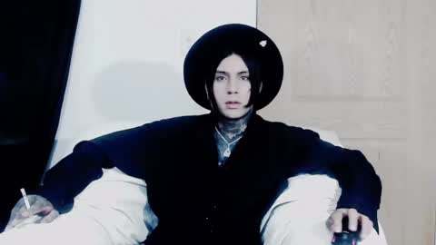 Snapshot of _cuervo_sk8 chatting on 02/14/25, 01:13 JC online show from 02/14/25, 01:13