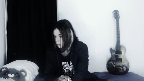 Snapshot of _cuervo_sk8 chatting on 11/23/25, 03:28 JC online show from 11/23/25, 03:28