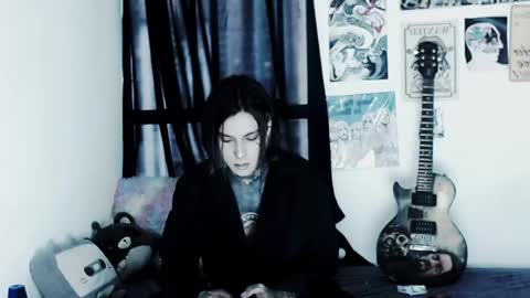 Snapshot of _cuervo_sk8 chatting on 12/01/25, 07:41 JC online show from 12/01/25, 07:41