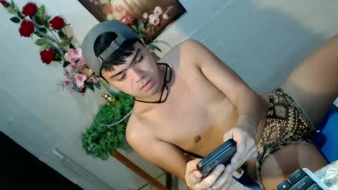 Snapshot of _cumwithrussel chatting on 06/15/26, 01:19 Russ online show from 06/15/26, 01:19