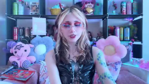 Kate online show from 05/26/26, 07:48