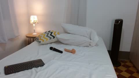 Snapshot of _diana_cute chatting on 02/11/25, 05:37 Diana online show from 02/11/25, 05:37