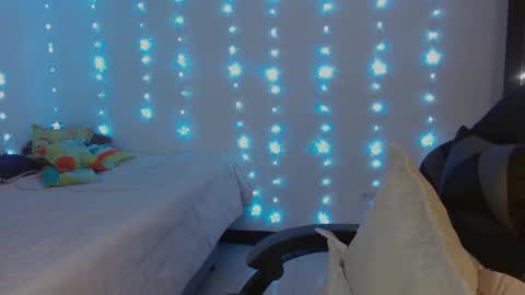 Snapshot of _diana_cute chatting on 11/21/25, 10:41 Diana online show from 11/21/25, 10:41